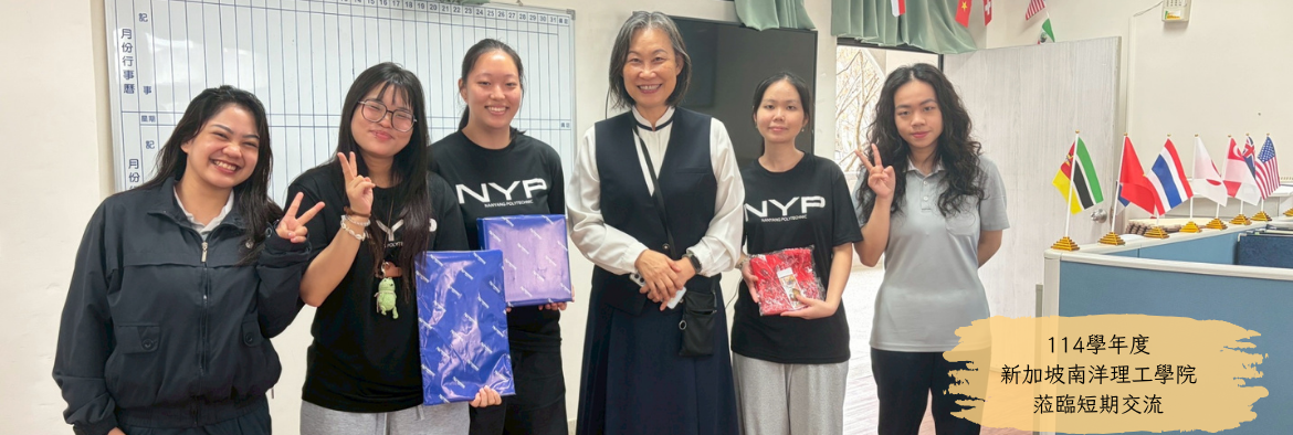 慈濟大學師長與院長在印尼雅加達金卡蓮大愛醫院大廳合影